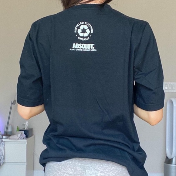 Black Absolut Vodka T-shirt - Picture 3 of 4